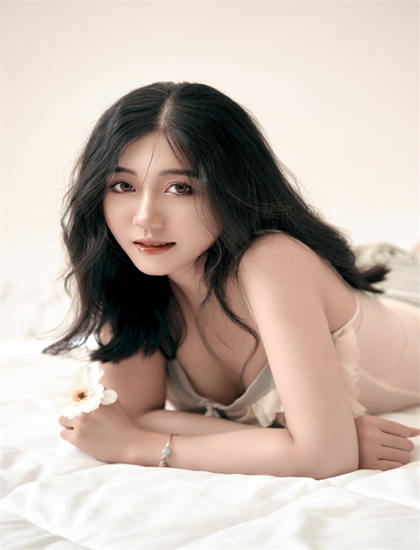 从文化视角看《朋友2019》：宗教的思想内涵与象征意义 探索艺术与文化的互动关系